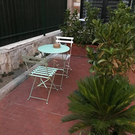 Bed and Breakfast Domus Vesuvio Сан-Джорджо-а-Кремано Экстерьер фото